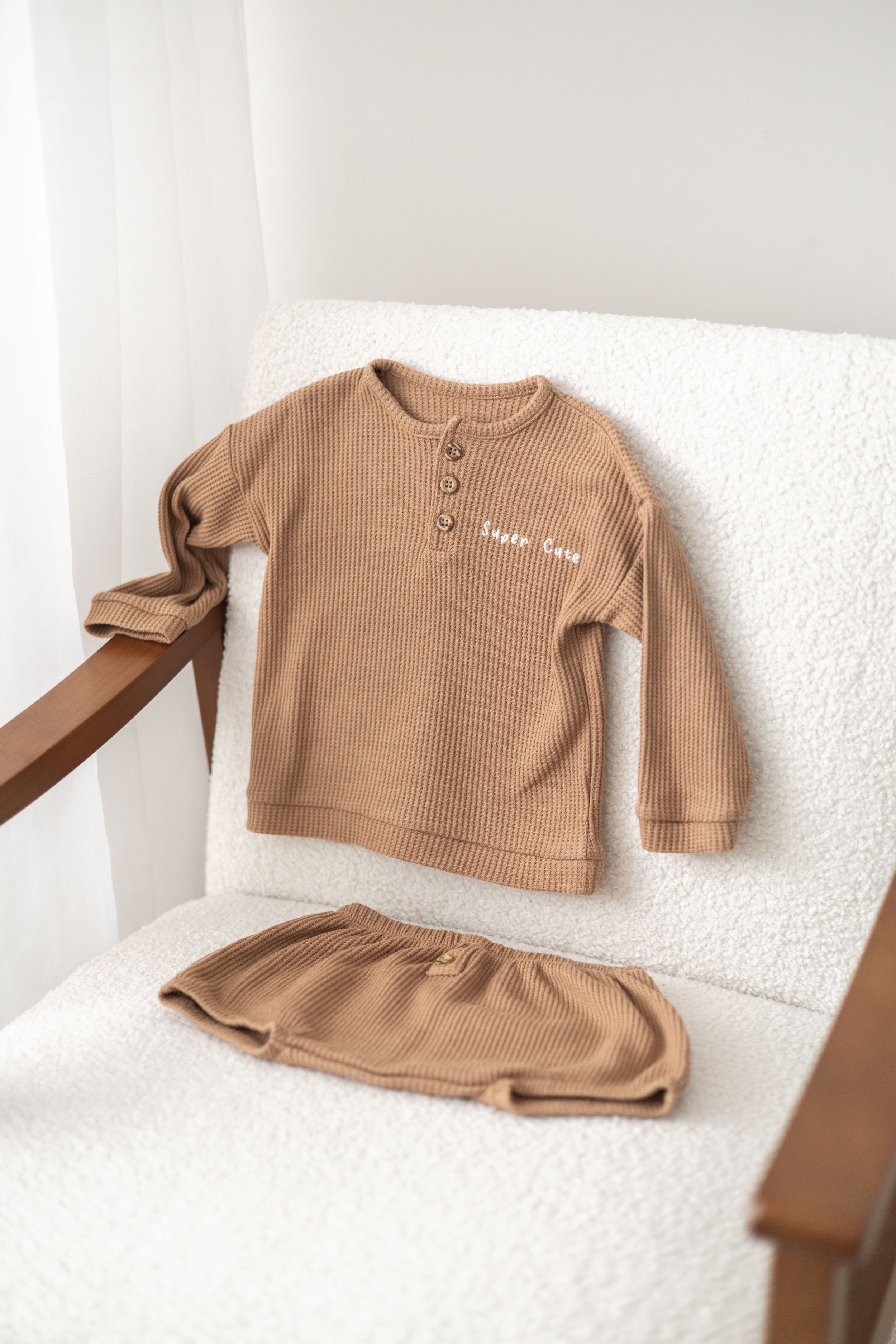 neutral baby outfit Nottingham cake smash studio wardrobe