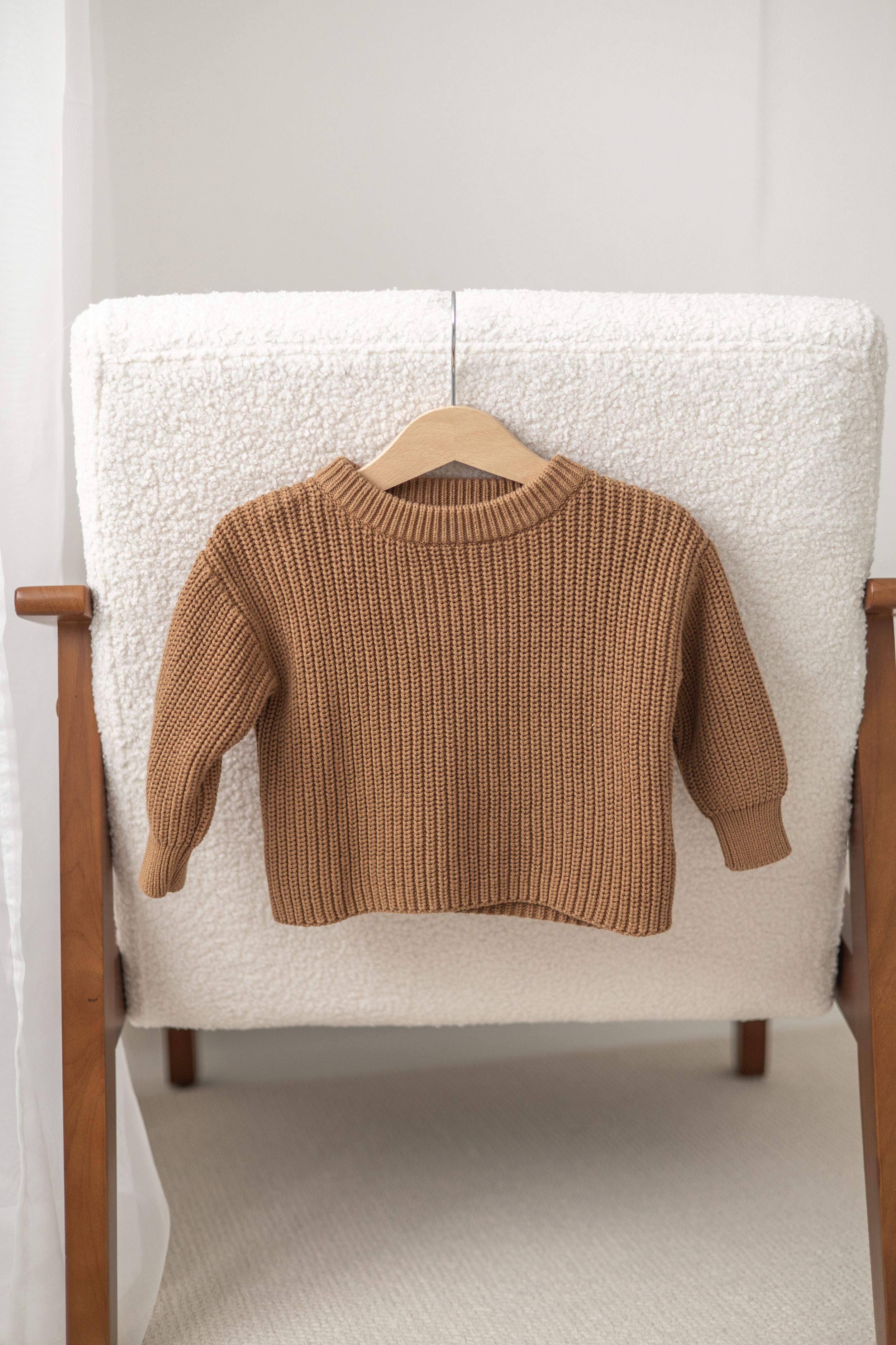 neutral baby knitted jumper outfit Nottingham cake smash studio wardrobe
