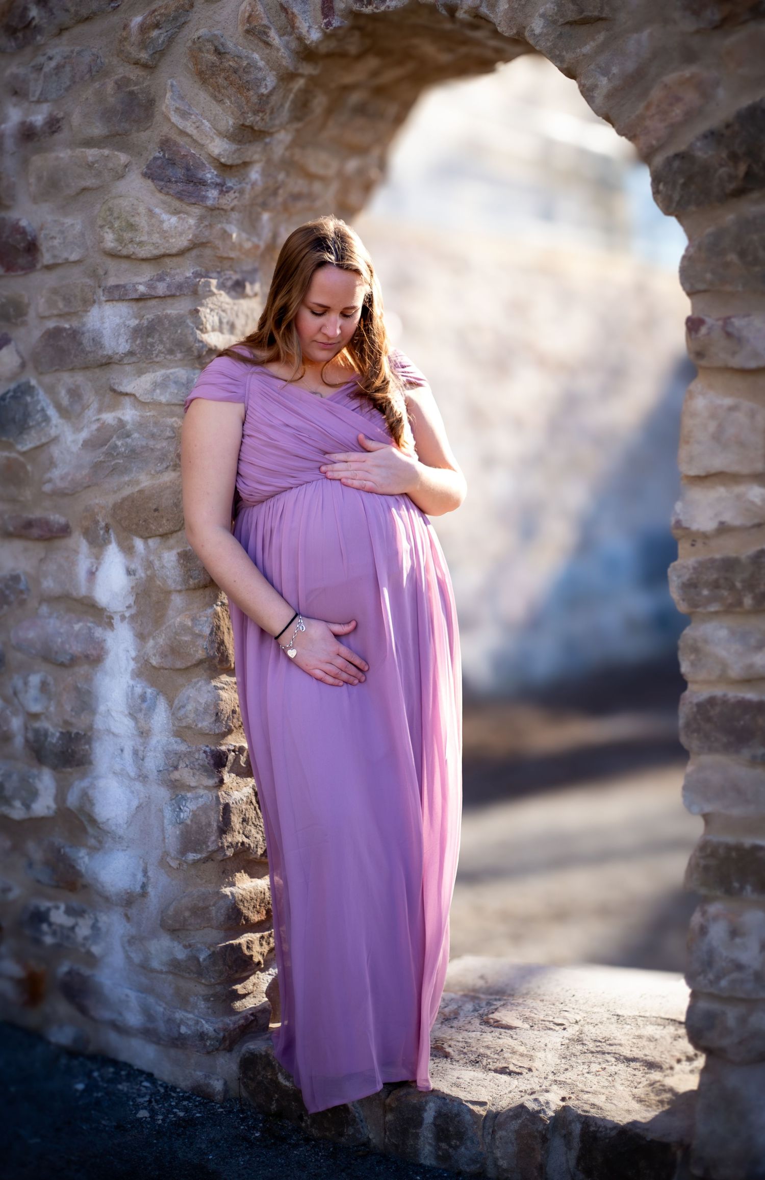 Fotografi av gravid kvinna.. Gravidfotografering. Gravidfoto. Gravidbild. Gravidfotograf. Maternity photoshoot.