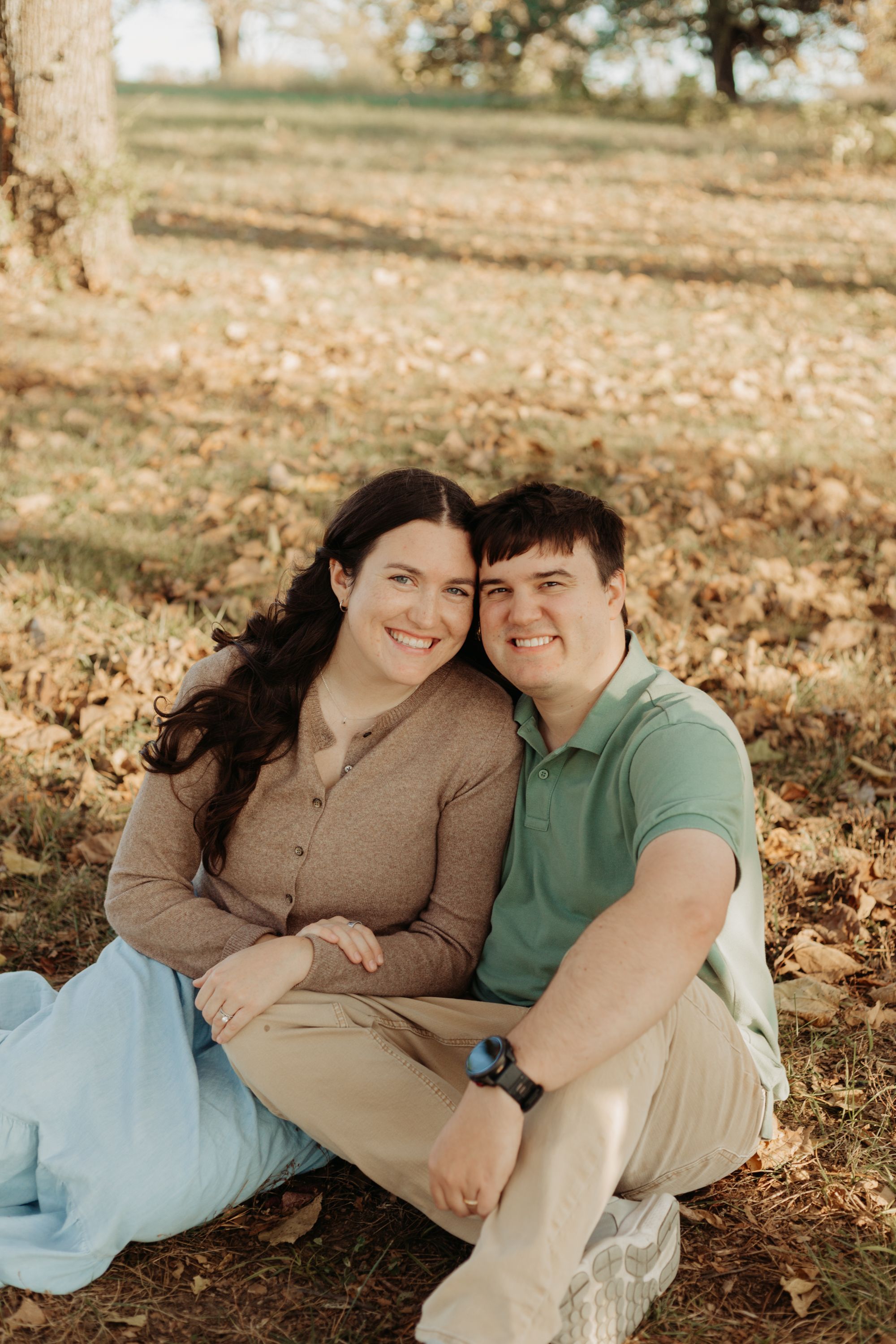 Couples and engagement photos in Kansas City – romantic, candid portraits by a local engagement photographer with golden hour light.
