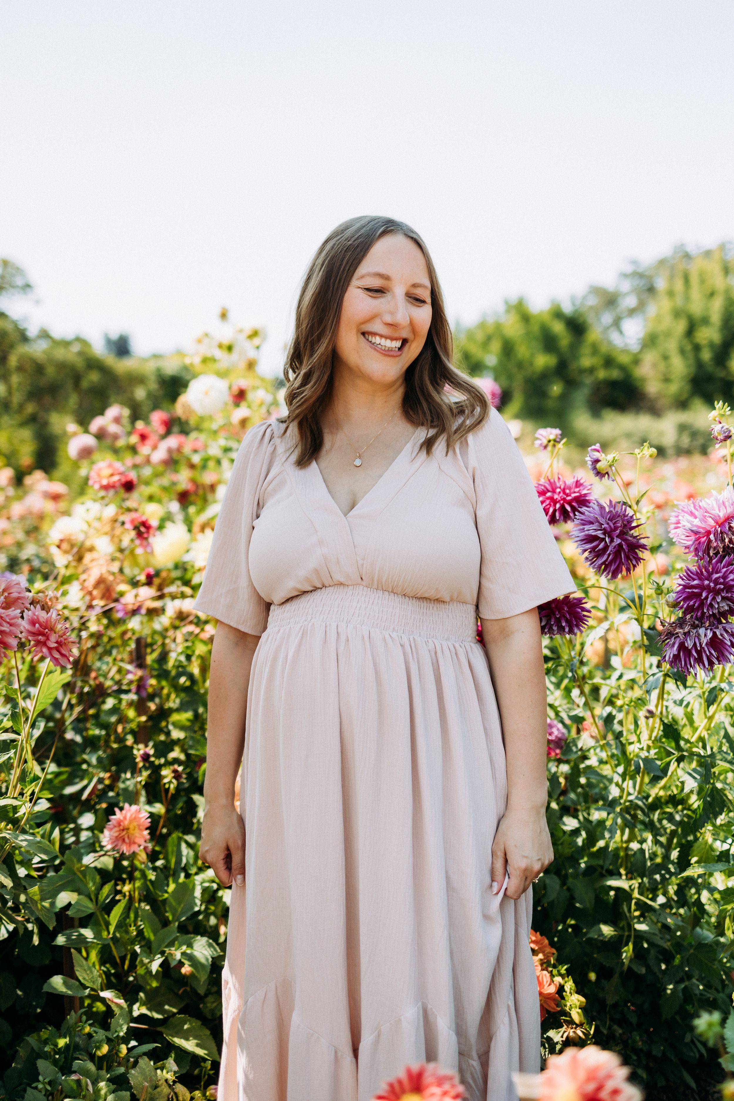Maternity photos at Filoli Estate dahlia garden in August