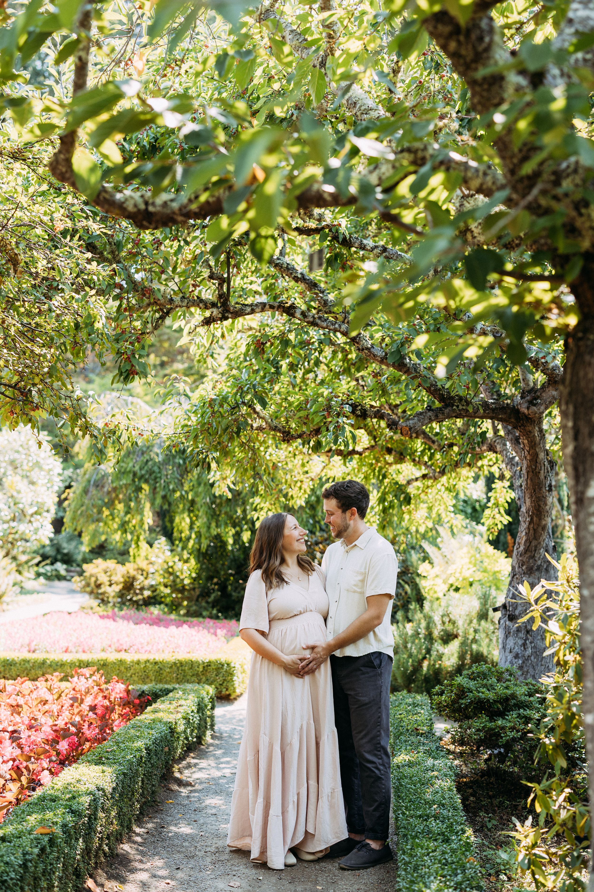 Maternity photos at Filoli Estate