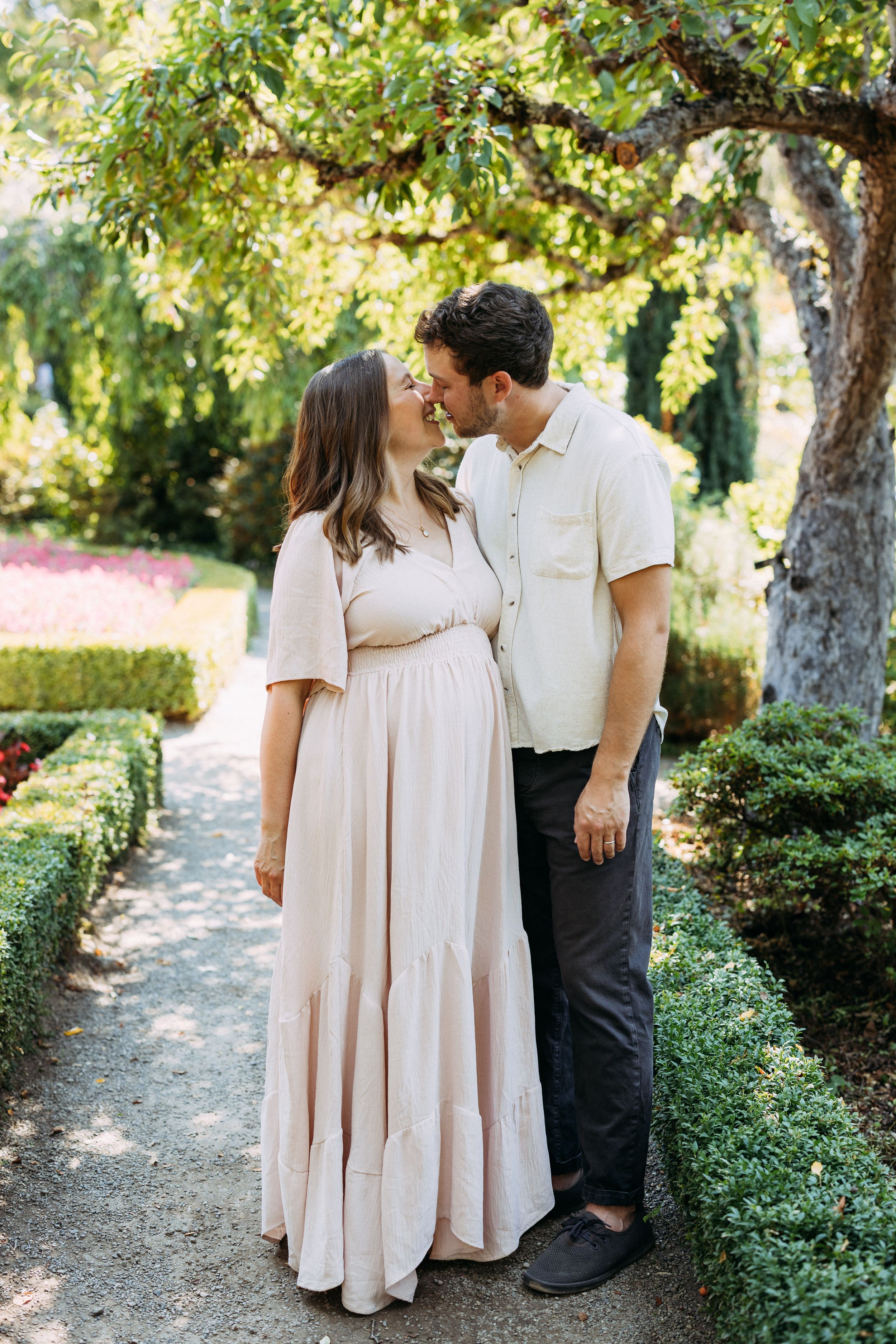 Maternity photos at Filoli Estate