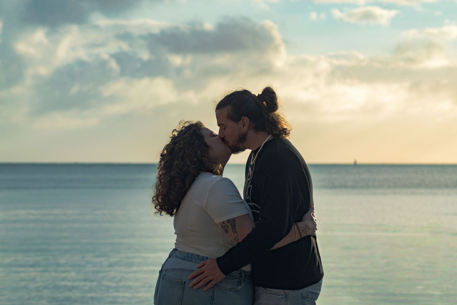 Carte cadeau photo couple à la plage Clélia Voisin photographe Châteaugiron