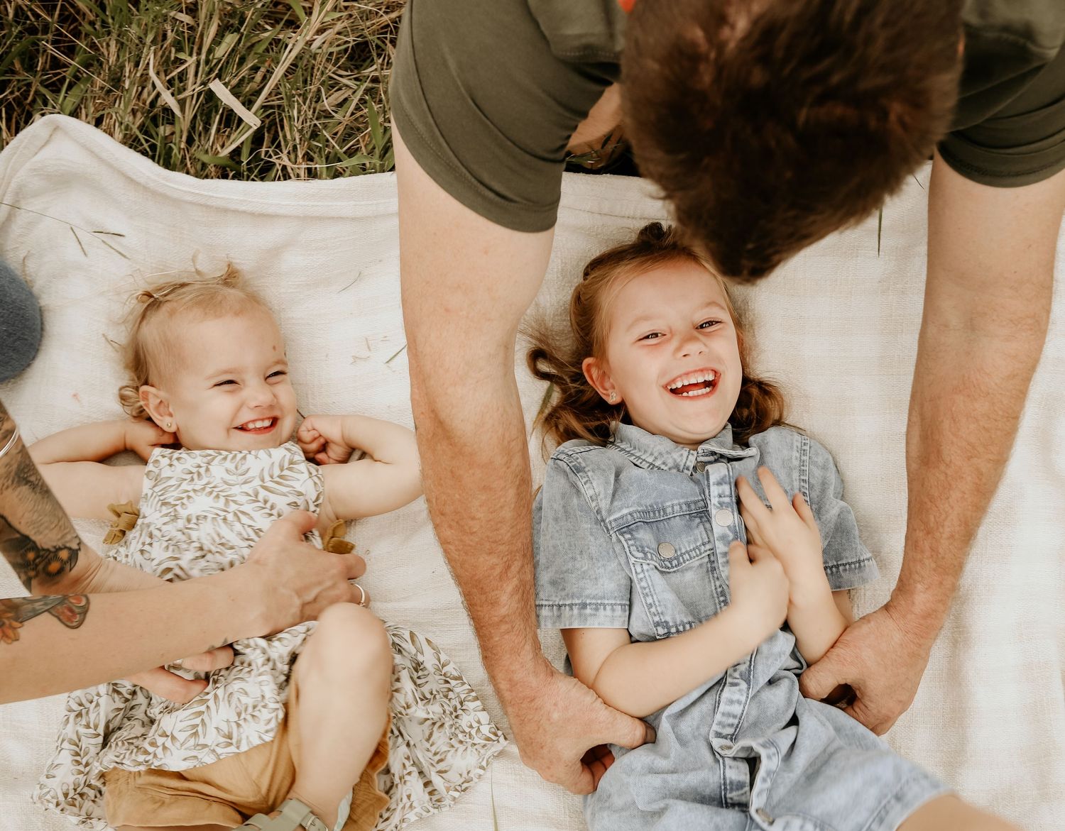 Outdoor tickles