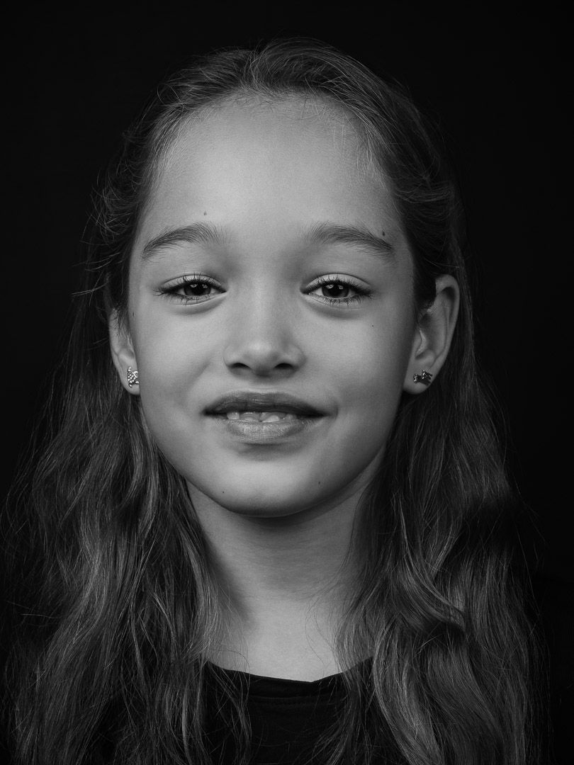 Meisjes portret studio, zwart wit