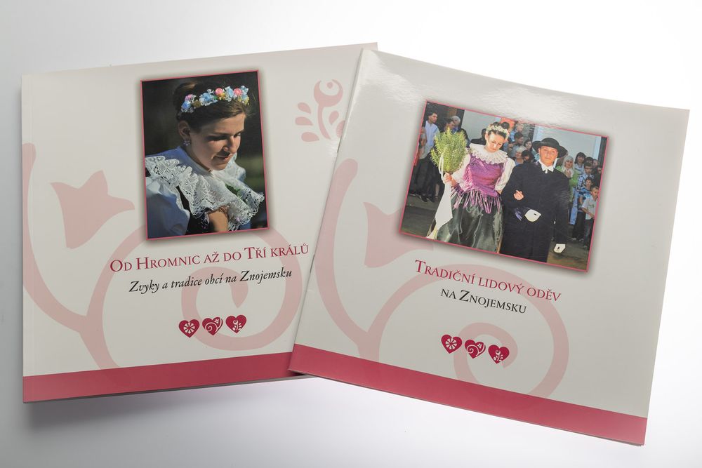 fotografie michal schneider foto photo photography grafika kniha sazba tisk tiskarna cena ceník muzeum znojmo kroje jmm jimoravské