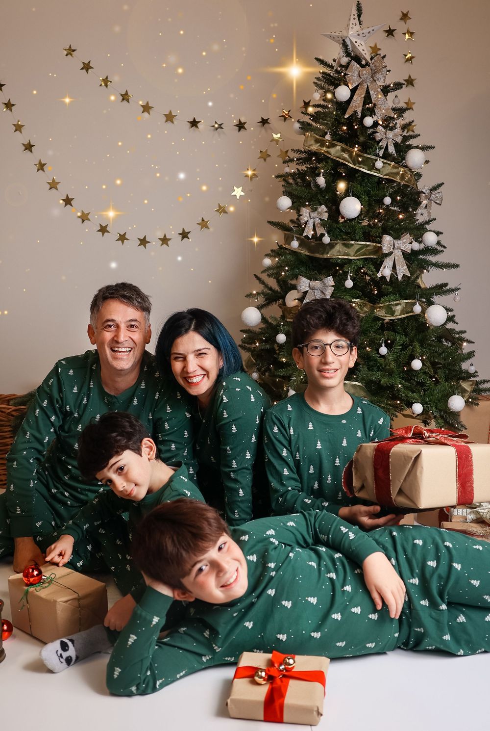 Smilein Richmond , BC Canada studio Baby photography christmas mini photography sessions 2025