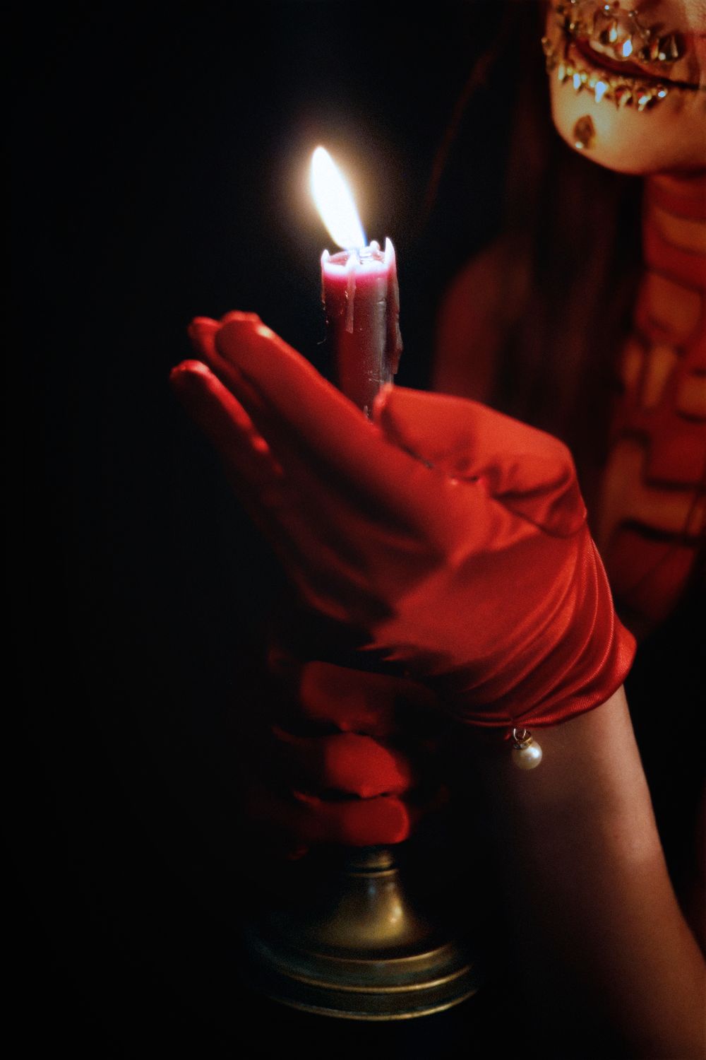 Séance photo par Chaemi Studio, photographe portrait à Montpellier. Shooting créatif pour Halloween inspiré de la Catrina mexicaine.