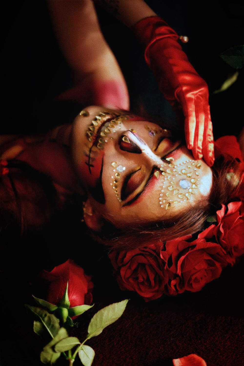 Séance photo par Chaemi Studio, photographe portrait à Montpellier. Shooting créatif pour Halloween inspiré de la Catrina mexicaine.