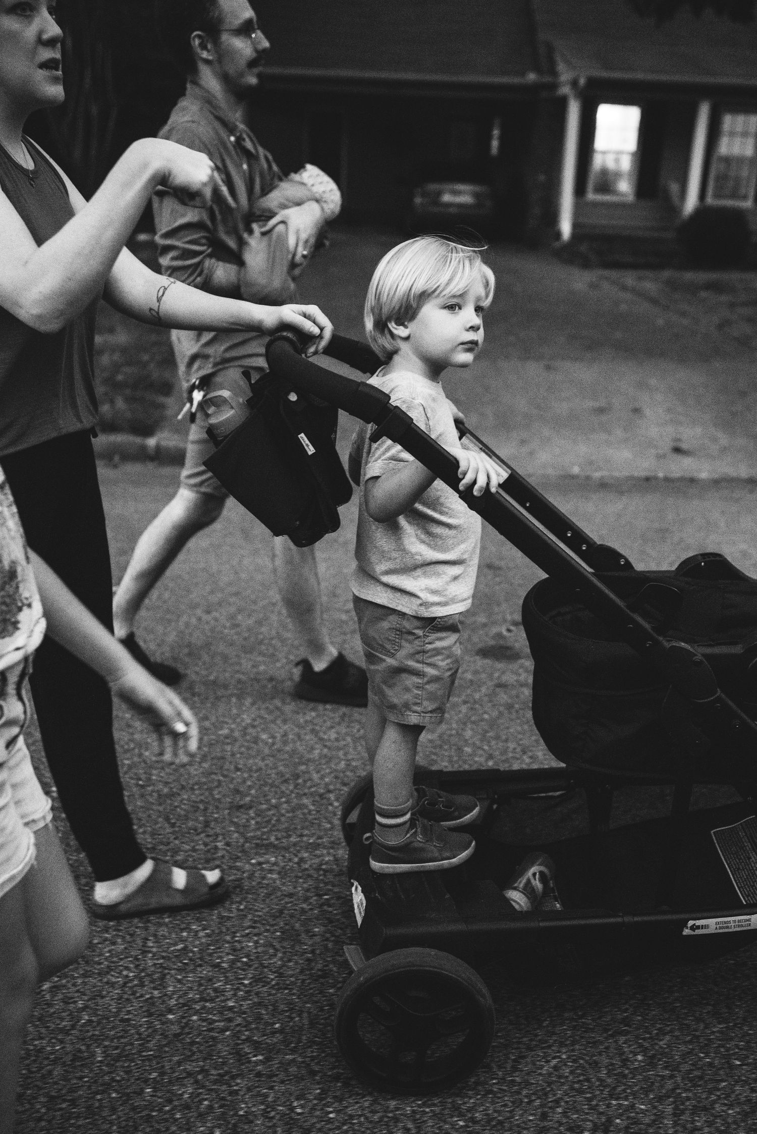 Memphis Family Photographer captures Day in the Life moments for local homeschool family capturing their end of day walk.