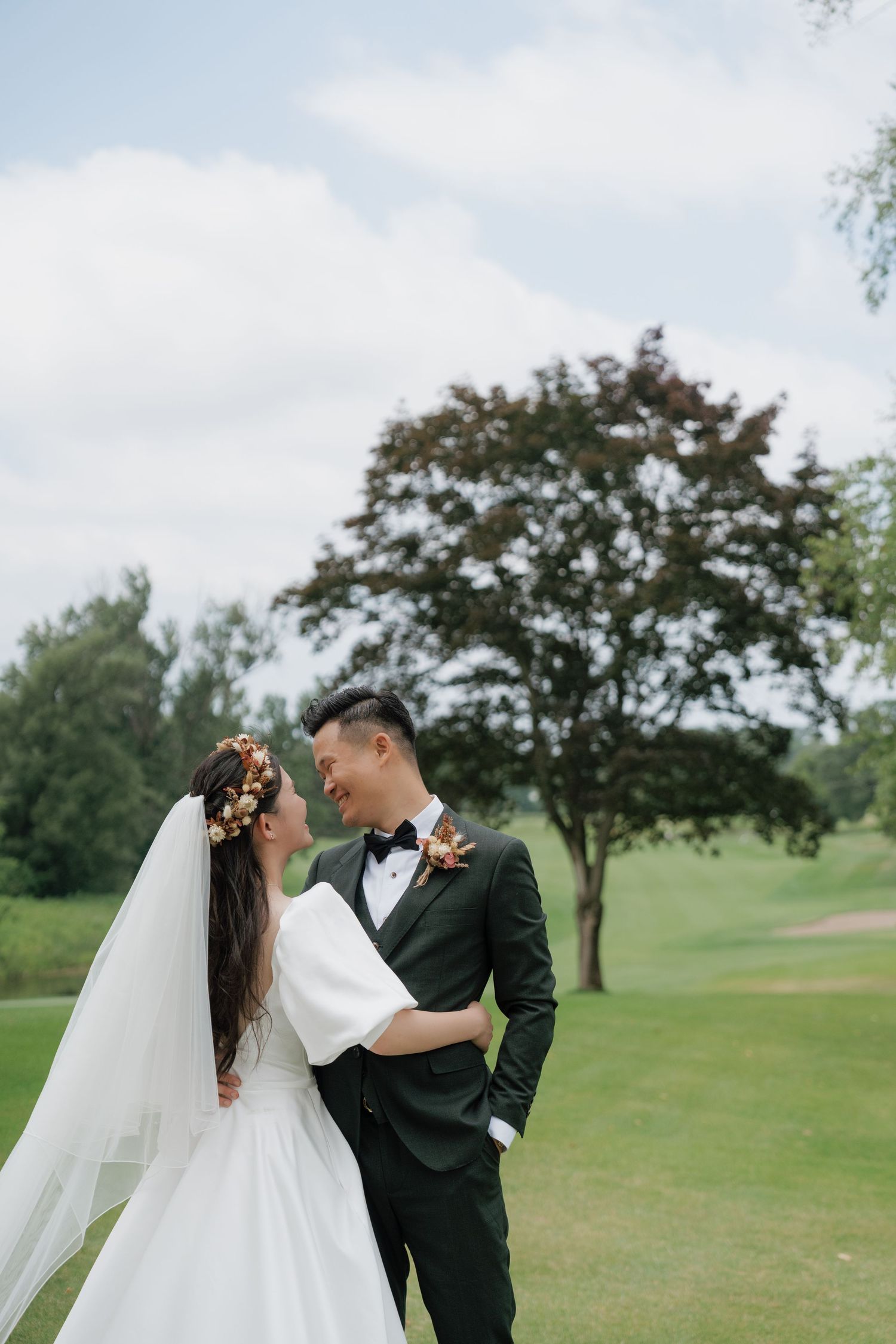 Elegant wedding photography at a Toronto golf club captured by AZ Photo Studio.