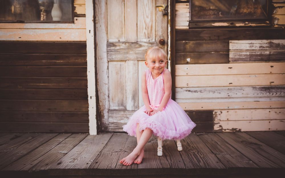 Kids photographer in Beaumont, CA captures a girl in a pink tutu.