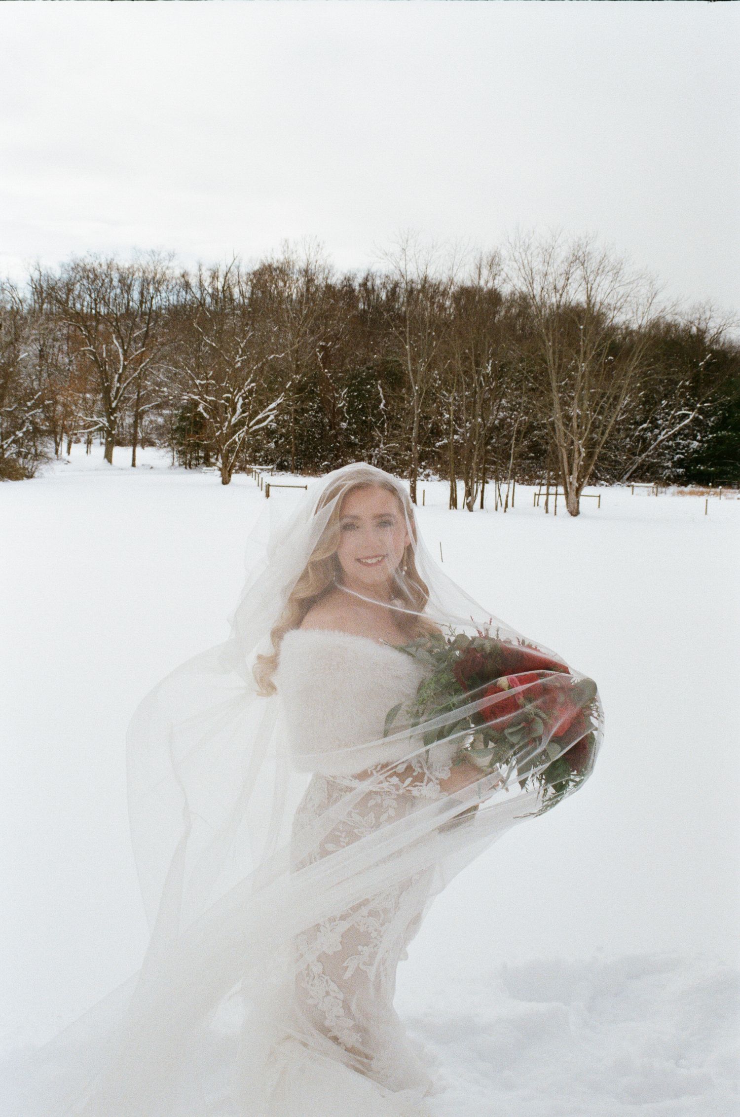 35 mm Film 
Hybrid photographer
Pittsburgh Wedding Photographer