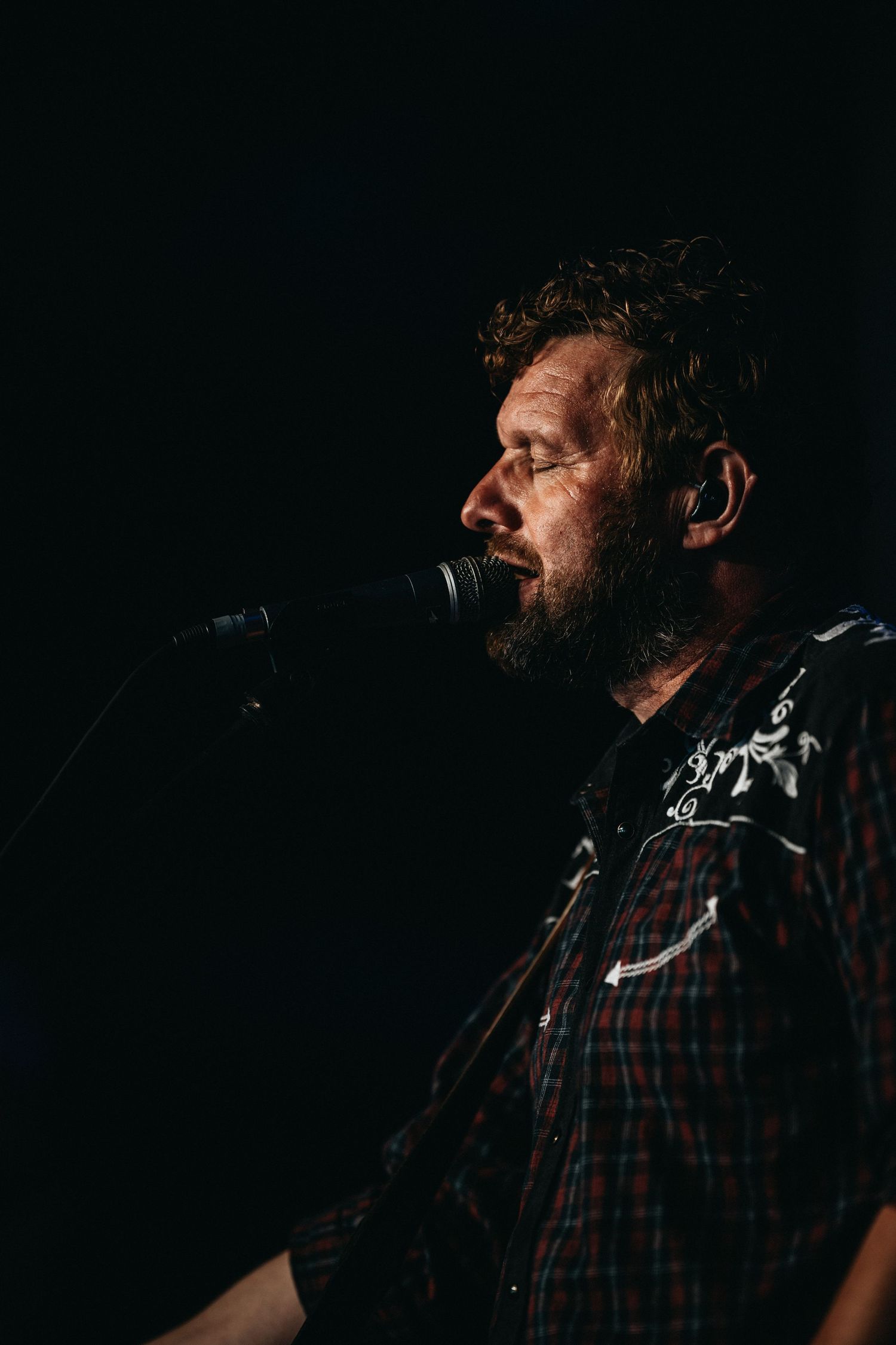 Remko Keizer, de frontman en bassist van de Heinoos speelt een gevoelige ballade.