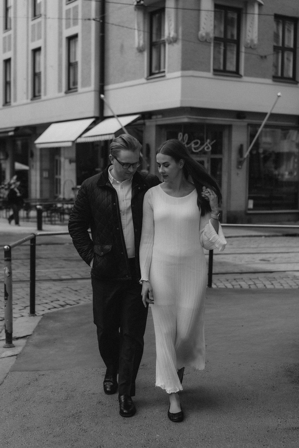 Engaged couple walking through Helsinki city centre during a natural urban engagement photoshoot