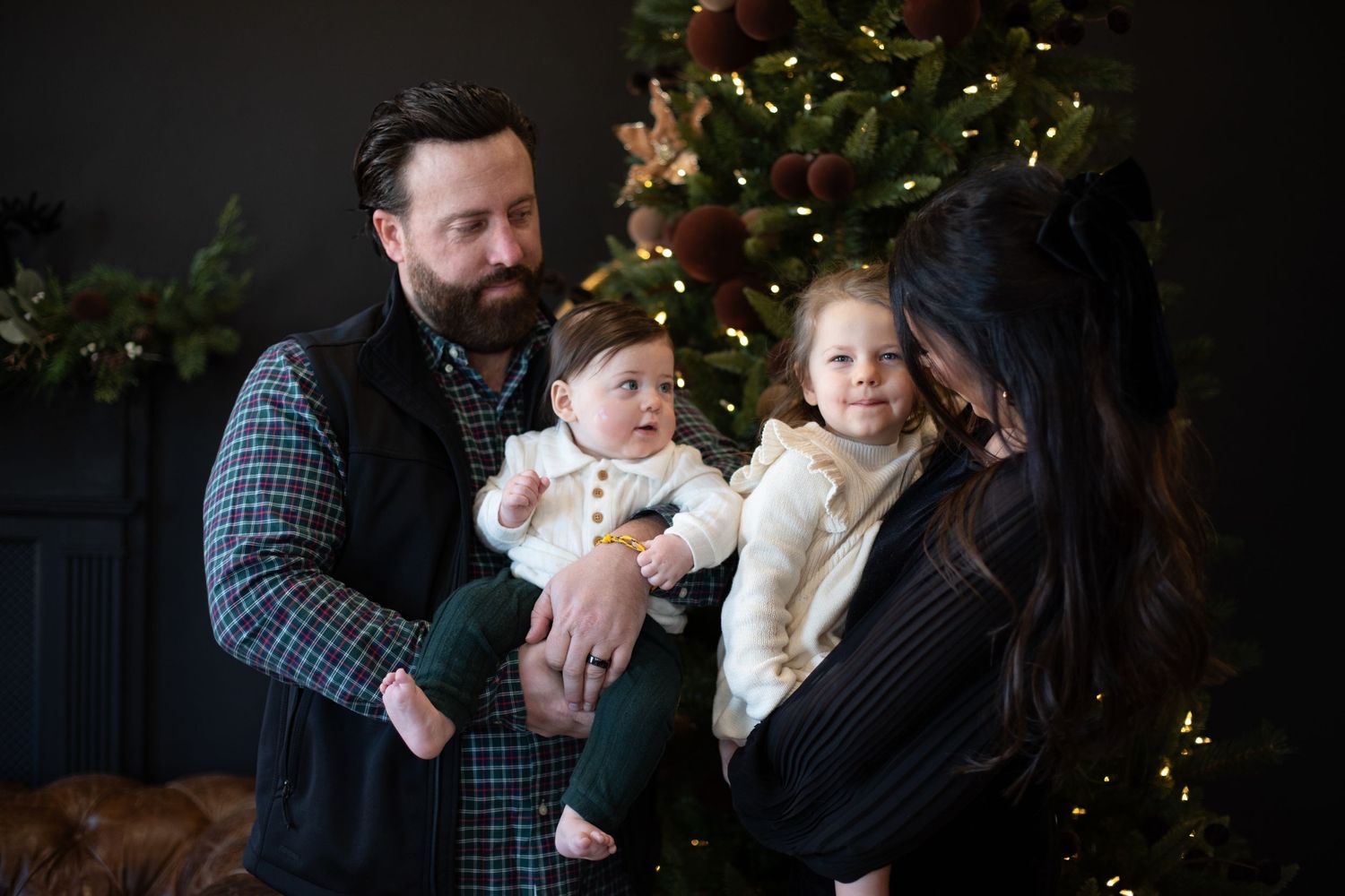 christmas seasonal holiday photoshoots luxury high end beautiful photos quick turn around retouched crisp true to color editing cincinnati