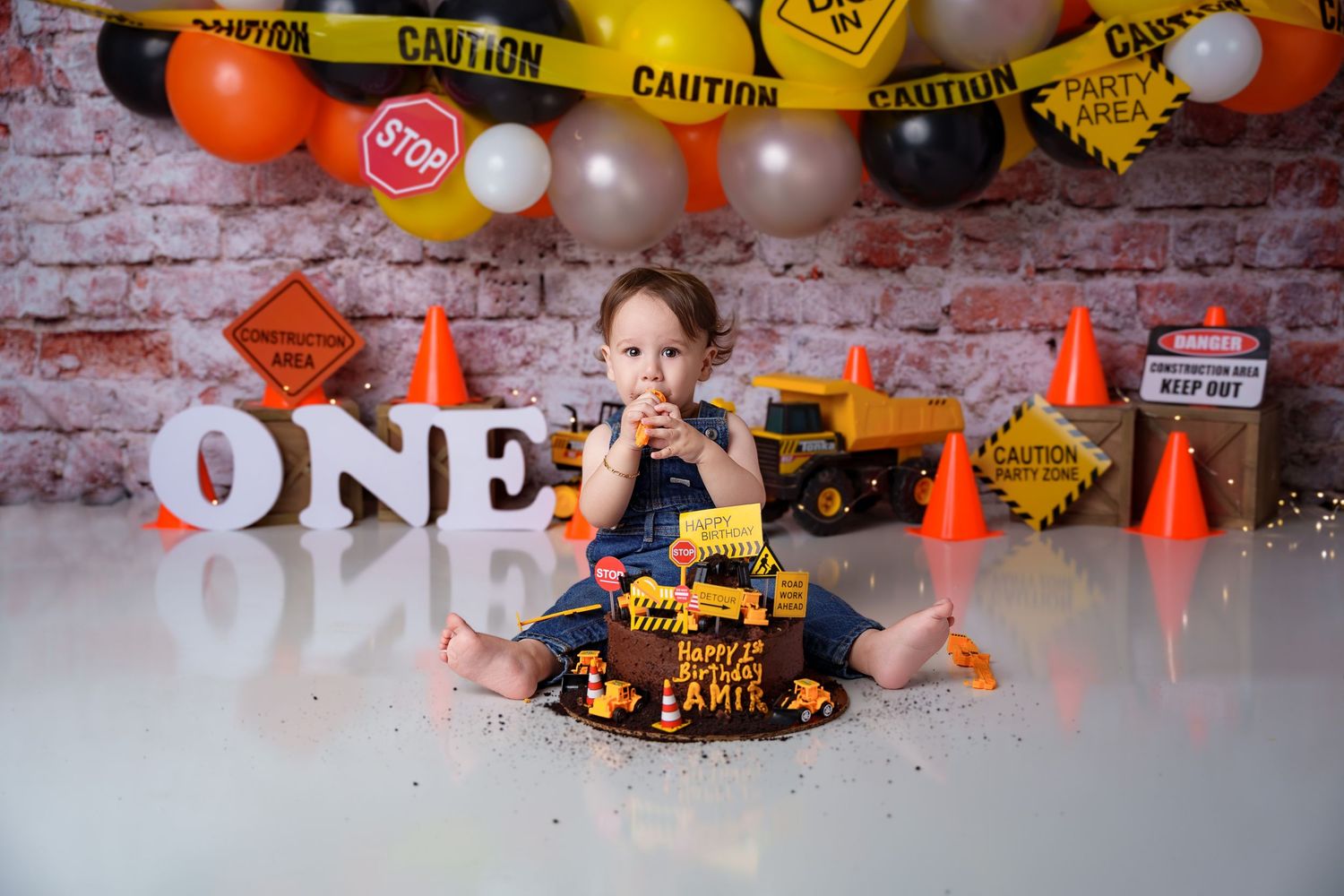 midland tx photographer photographers midland tx one year milestone photoshoot construction cake smash milestone package baby milestones