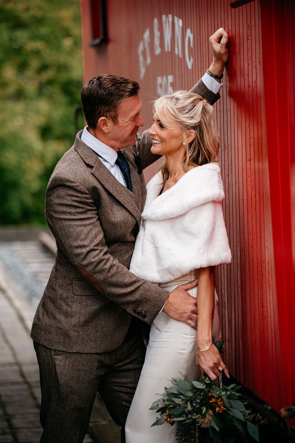Destin Florida engagement photographer that captures candid moments. Offers free engagement sessions for elopement on the beach in florida