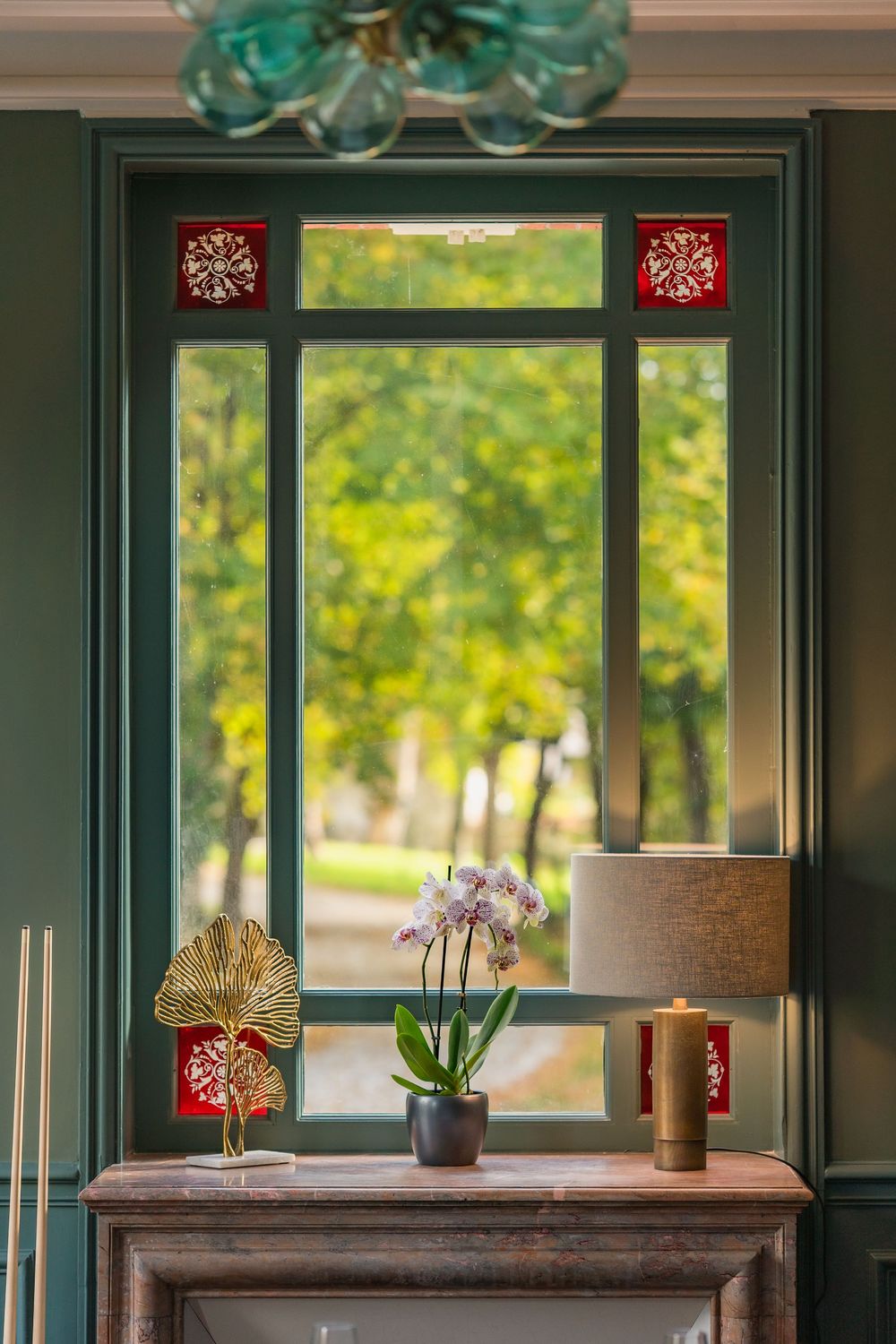 Perspective d'une salle à manger vers l'extérieur, reportage immobilier