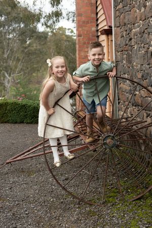 Melbourne Maternity, Newborn, Baby, Cake smash and family photographer located in South Morang Melbourne.
Baby Snapz is run by Melina Barlow