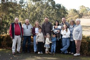 Melbourne Maternity, Newborn, Baby, Cake smash and family photographer located in South Morang Melbourne.
Baby Snapz is run by Melina Barlow