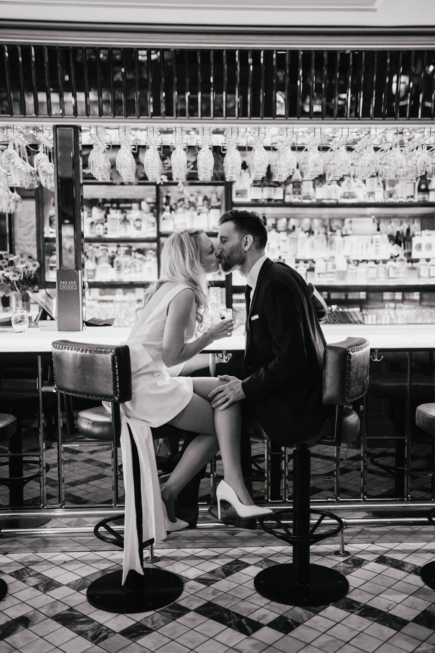 Elopement wedding photography, chelsea town hall, london city wedding