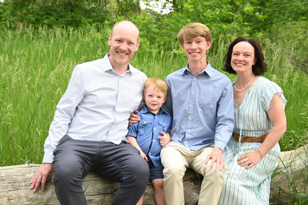 A progressive photo strip shows a family enjoying a casual outdoor photo session in a green summer field.