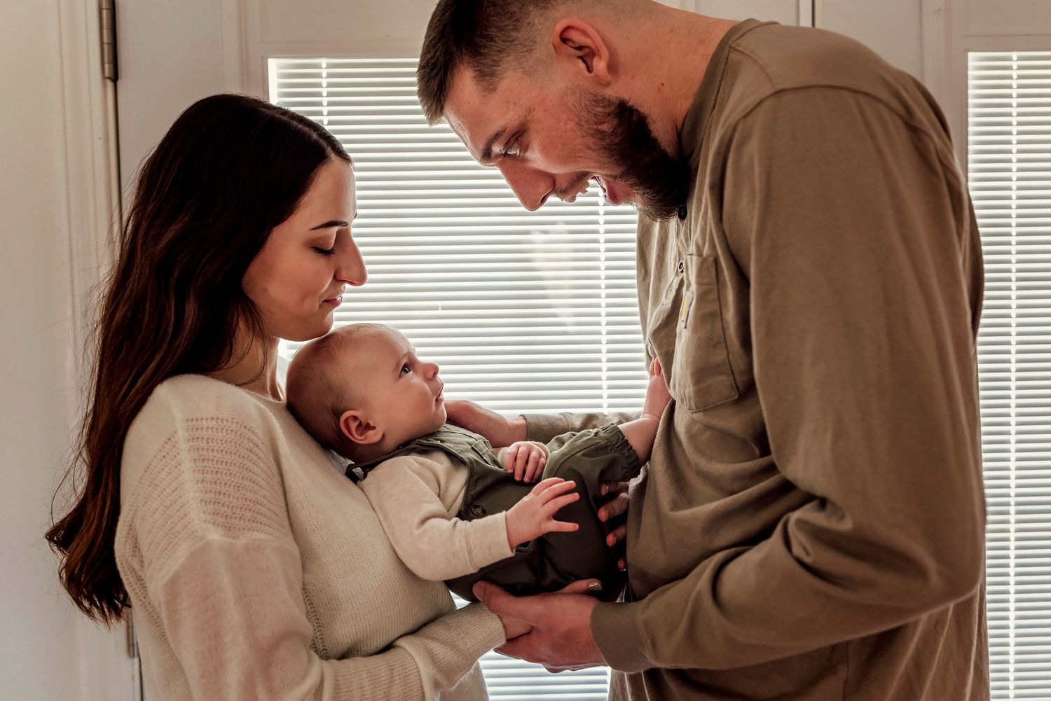 Central Massachusetts North shore in home newborn lifestyle photographer natural unscripted family session