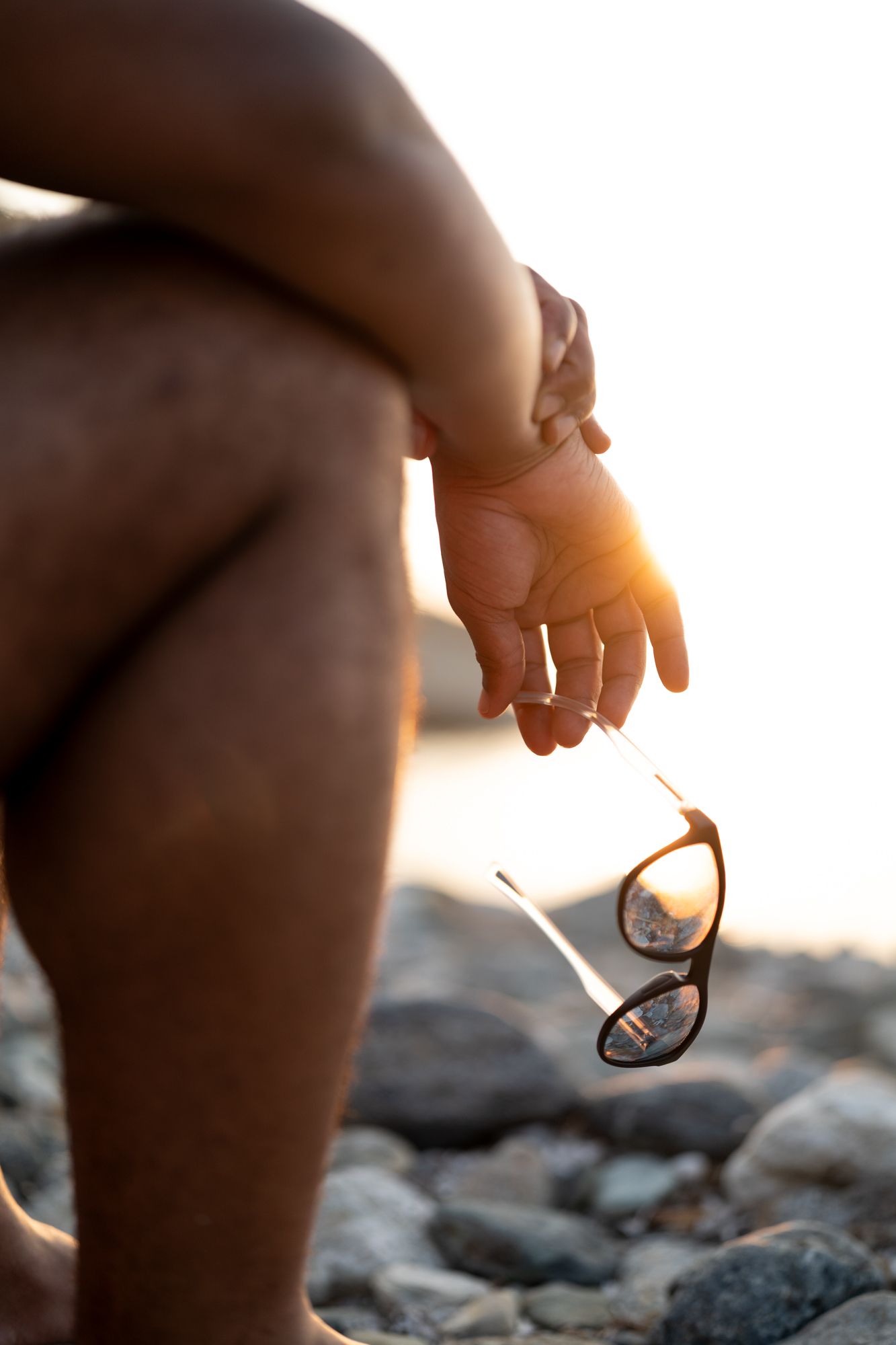 lunettes de soleil au coucher du soleil au cap corse