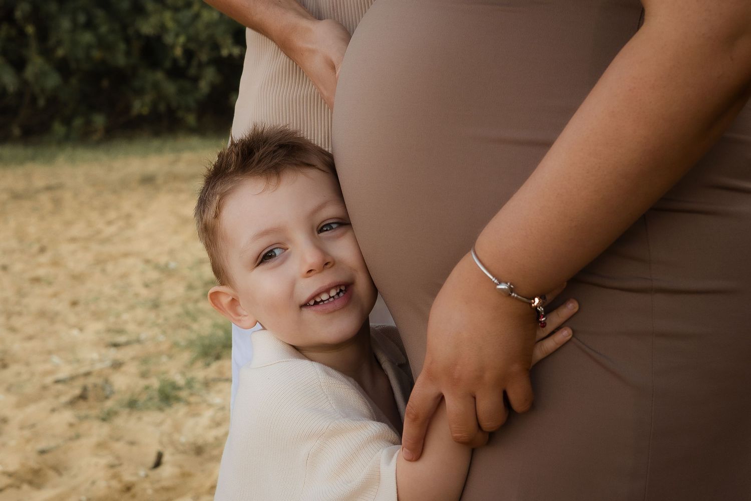 Family portrait session outdoors in natural light in Brisbane at Lake Samsonvale