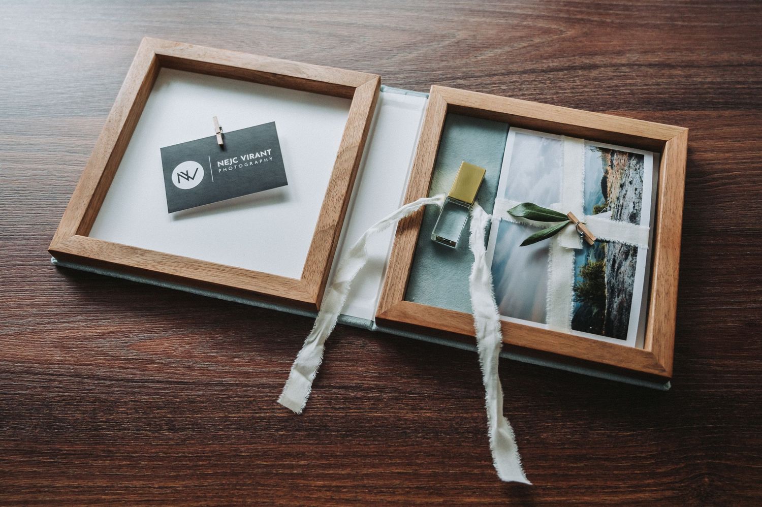 Paket z USB ključkom.