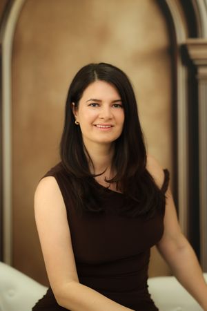 woman posing for female portrait photography at gorilla studio