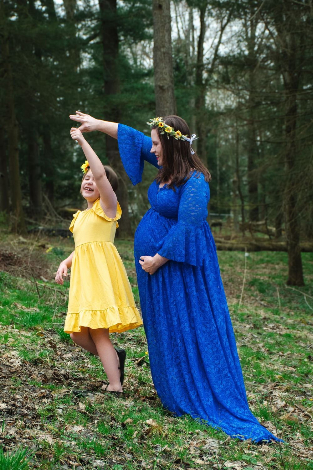 Forest maternity shoot mother and daughter twirling, Johnstown Pennsylvania