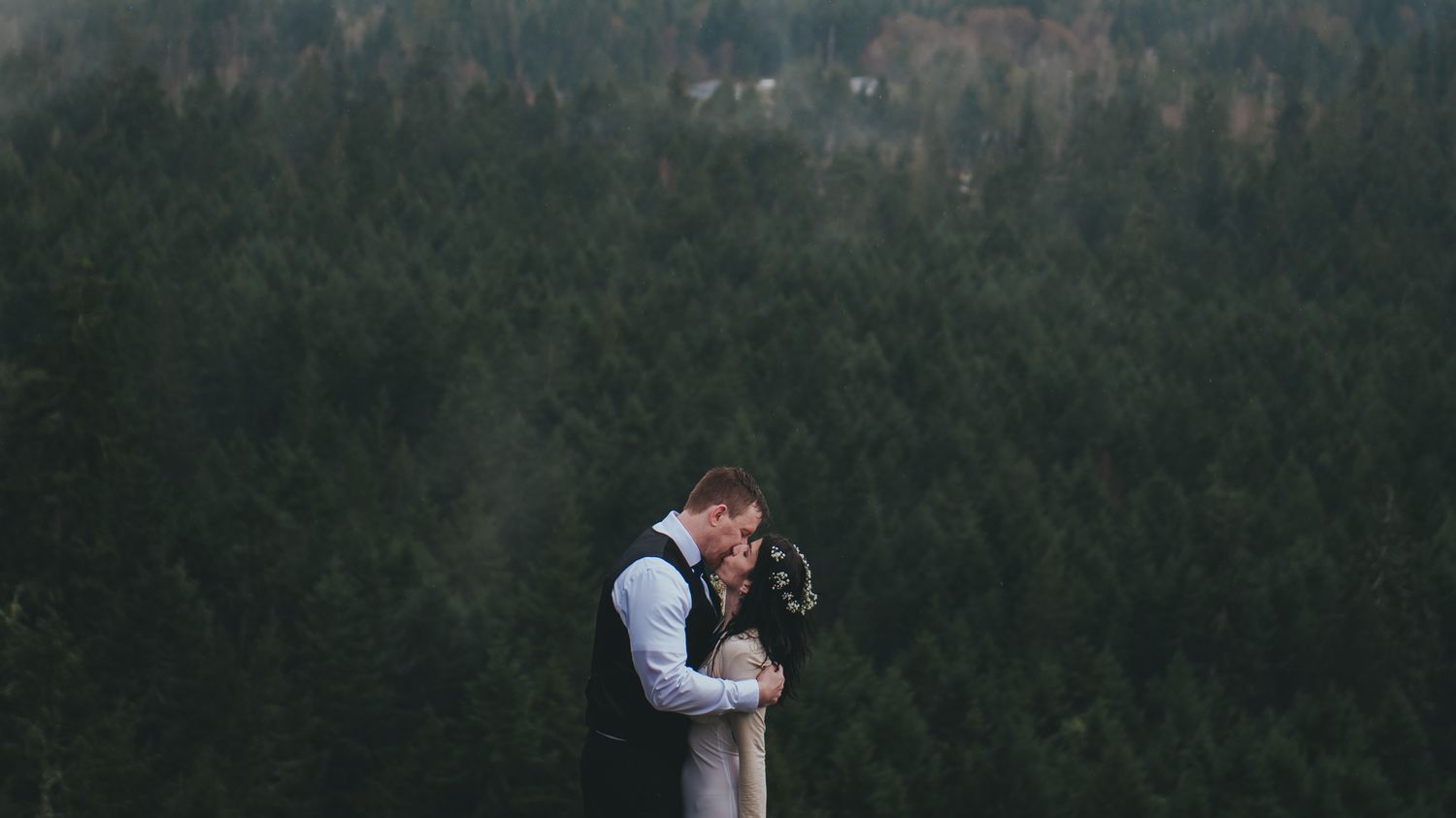 wedding couple in forest vancouver island