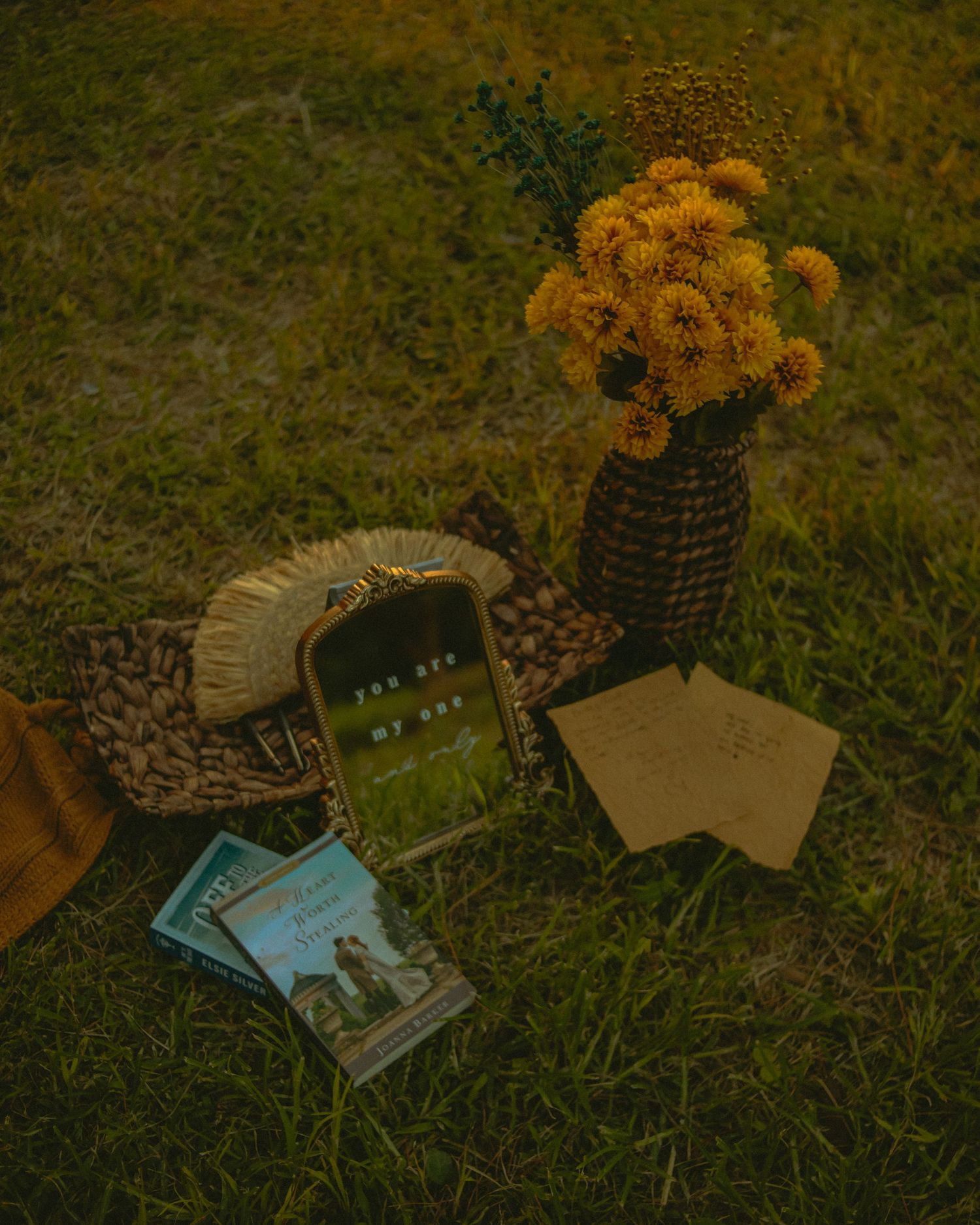 Fall mini session photoshoot picnic props at prospect park in Redlands