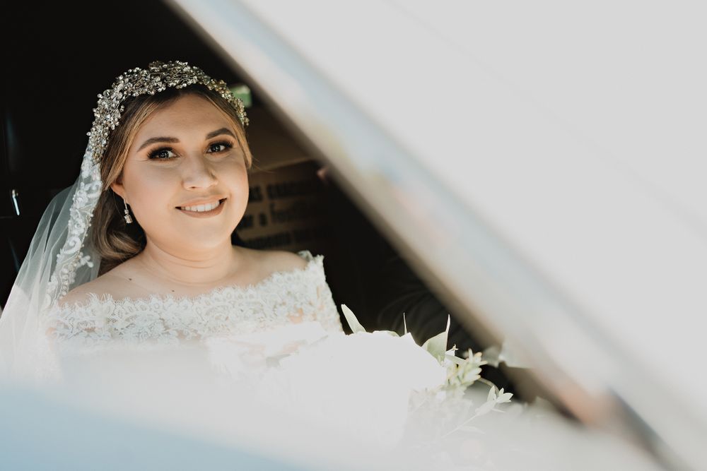 The bride smiling, radiating joy and love on her wedding day in Mazatlán