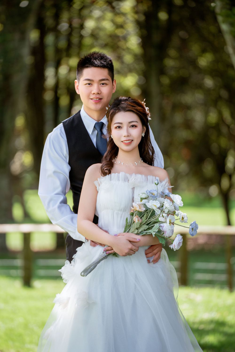 Beautiful outdoor wedding photography of a couple among green trees at One Tree Hill, by an Auckland wedding photographer.