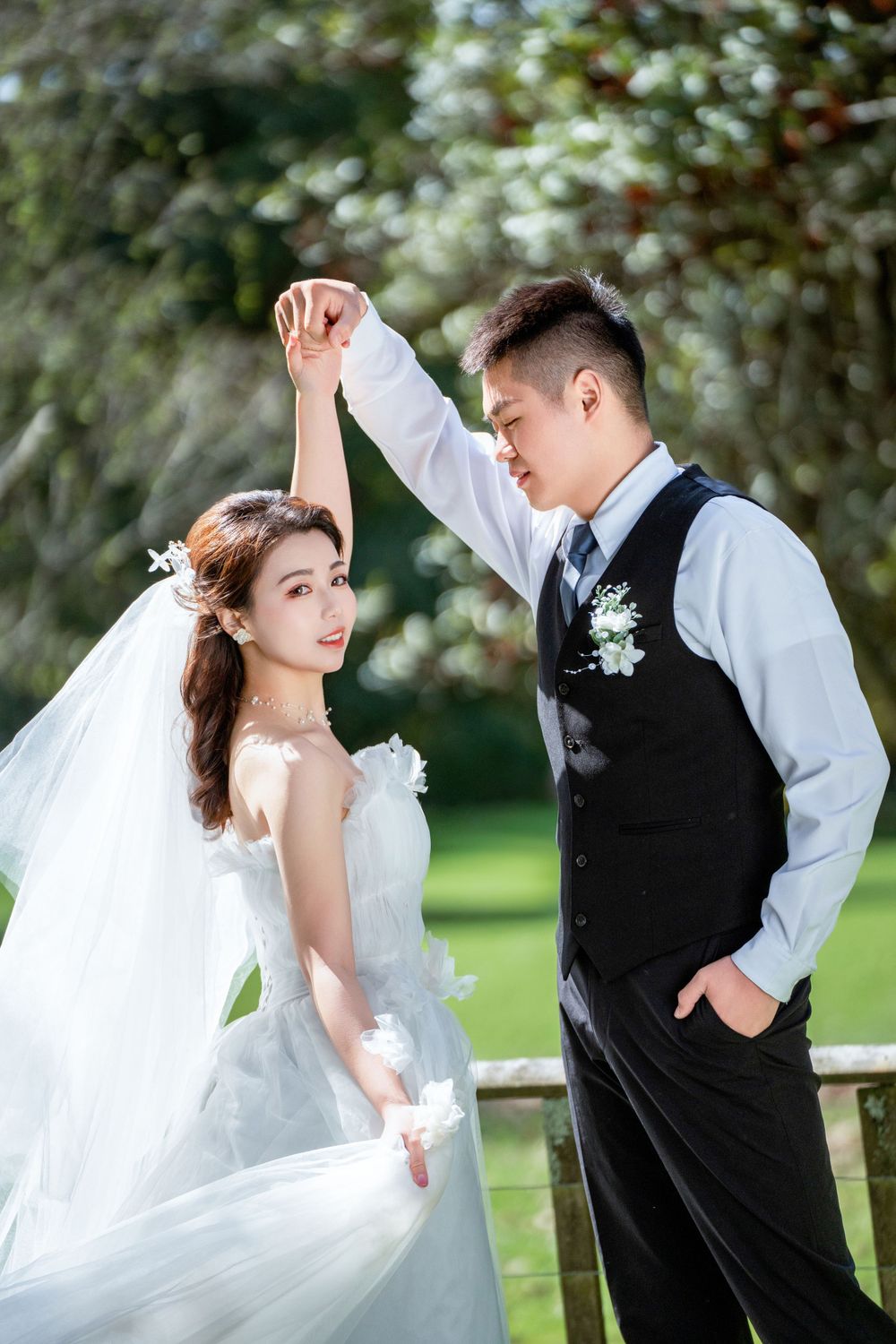 Beautiful outdoor wedding photography of a couple among green trees at One Tree Hill, by an Auckland wedding photographer.