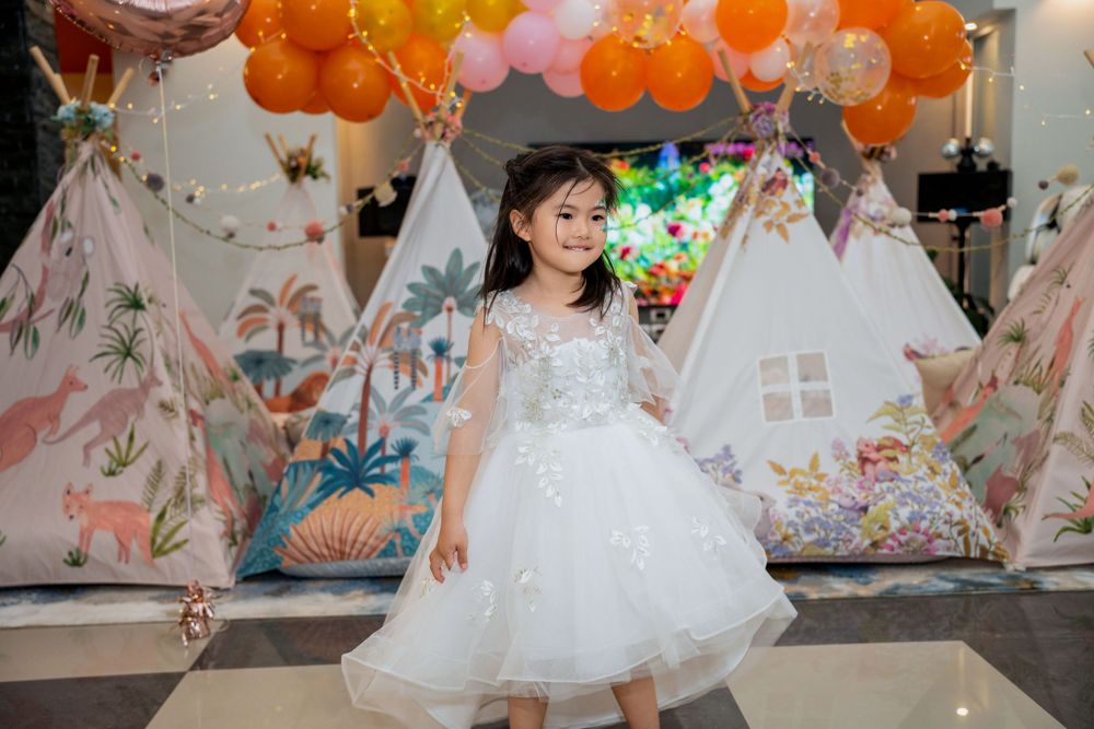 Candid children's birthday party event photography capturing fun moments and family celebrations, by an Auckland photographer.