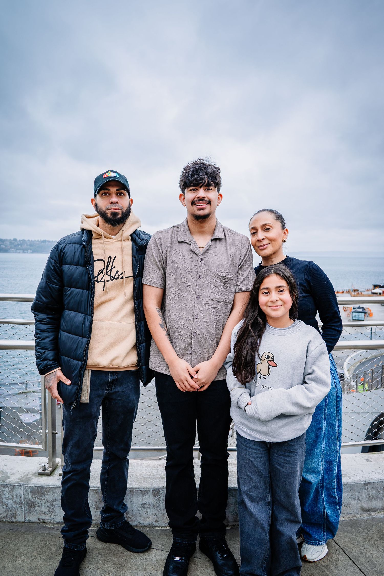 Seattle senior graduation photos with family on the waterfront