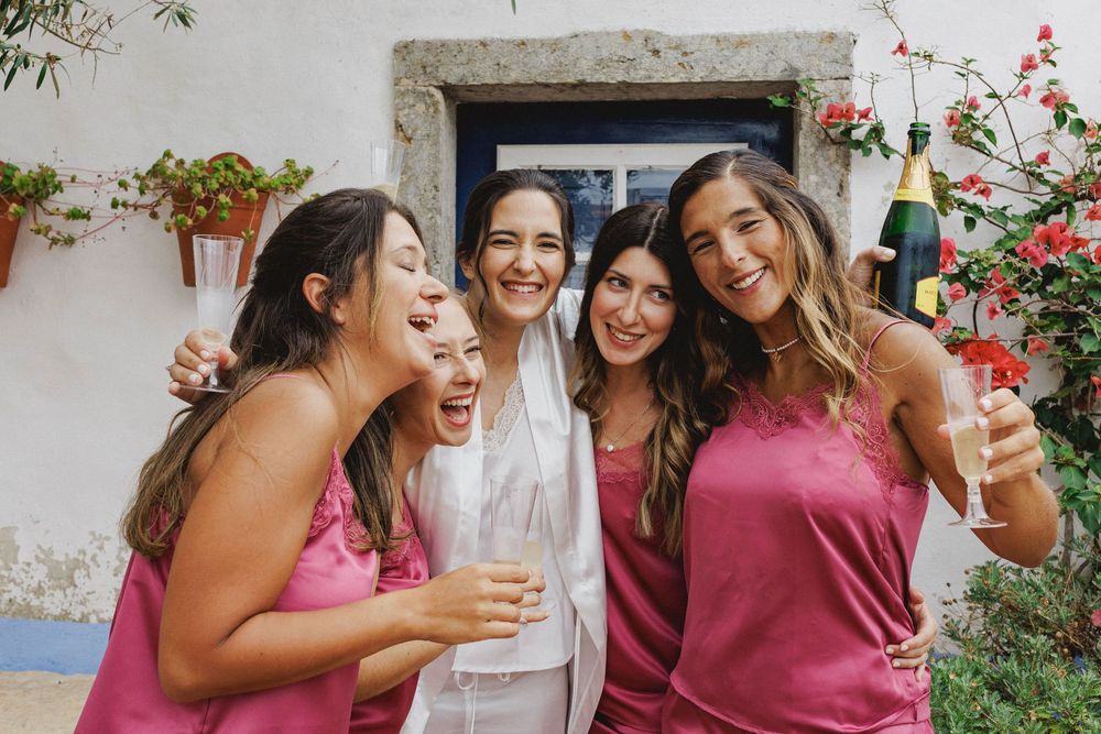Bride getting ready in Aldeia da Mata Pequena before the wedding in Mafra