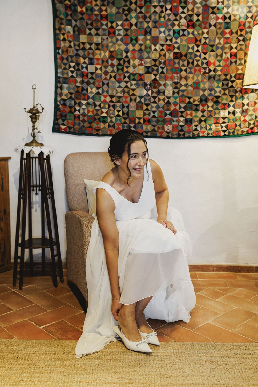 Bride getting ready in Aldeia da Mata Pequena before the wedding in Mafra