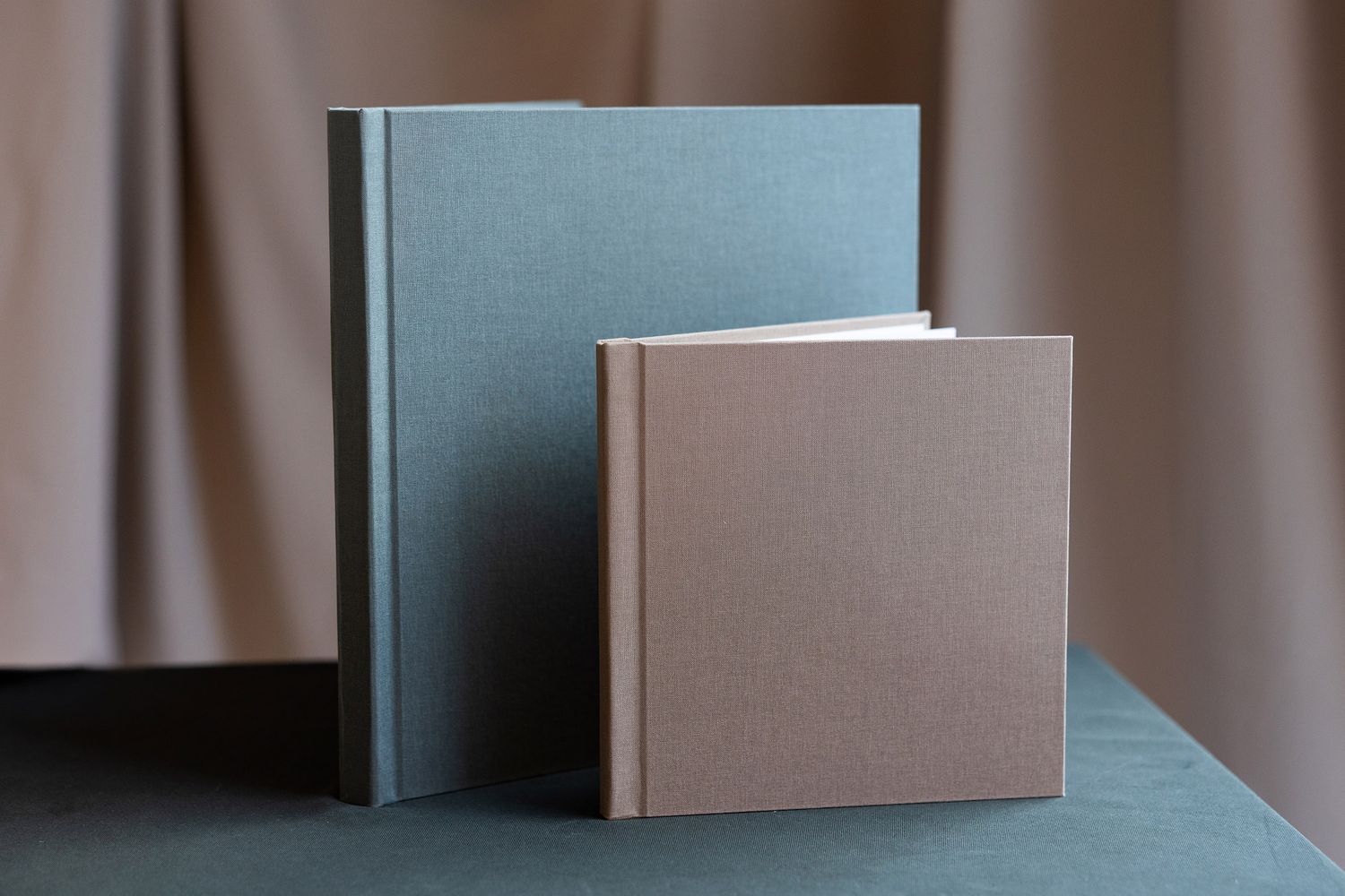 Album laget og produsert i Norge. Albumene er som en coffe table-book-så pene at de kan ligge fremme!