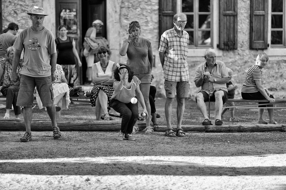 JOUEURS PÉTANQUE LARZAC AVEYRON FRANCE