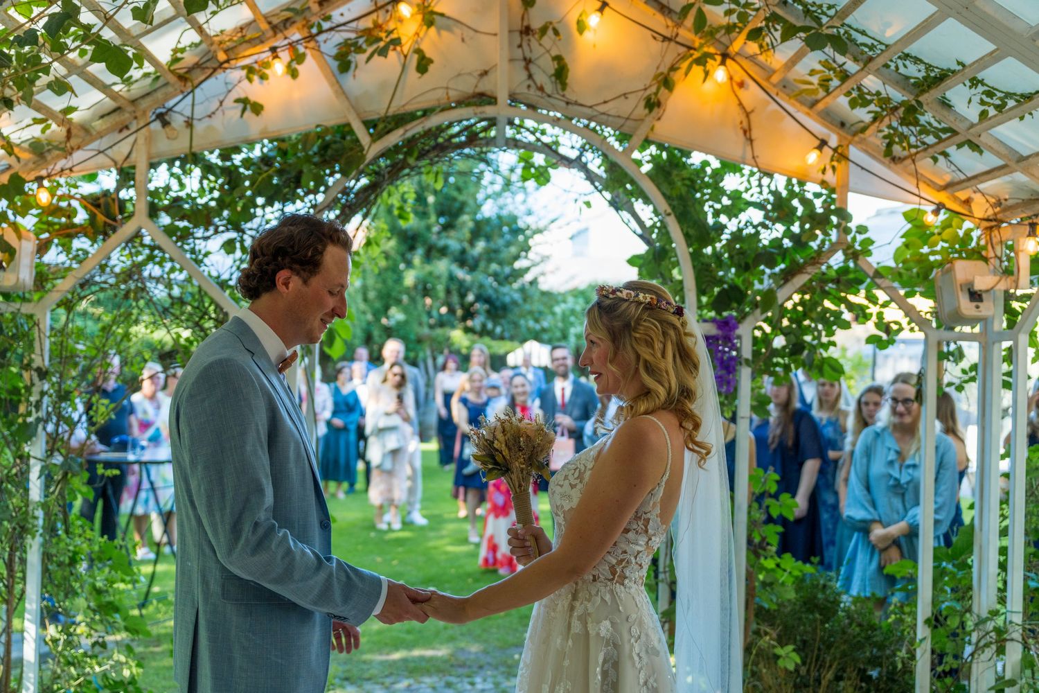 Zweitägige Hochzeit Berlin –  freien Trauung im Garten