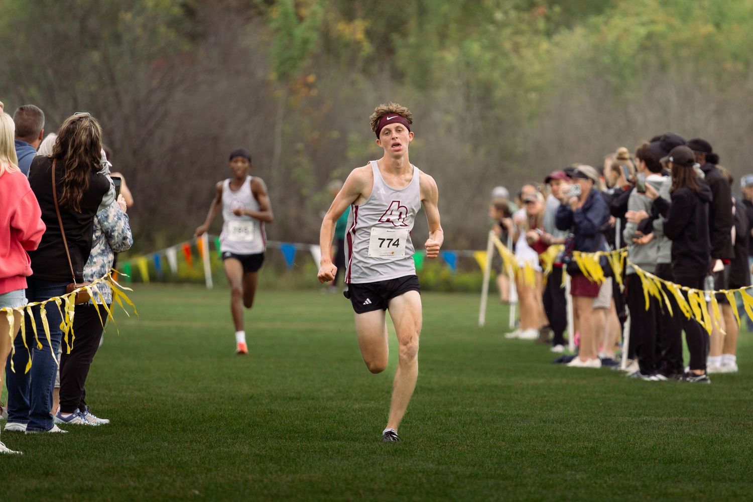 Charlie Coyle running through the final chute,  Calvin University Diemer Classic, Gainey Athletic Complex, Grand Rapids MI, 9/13/25