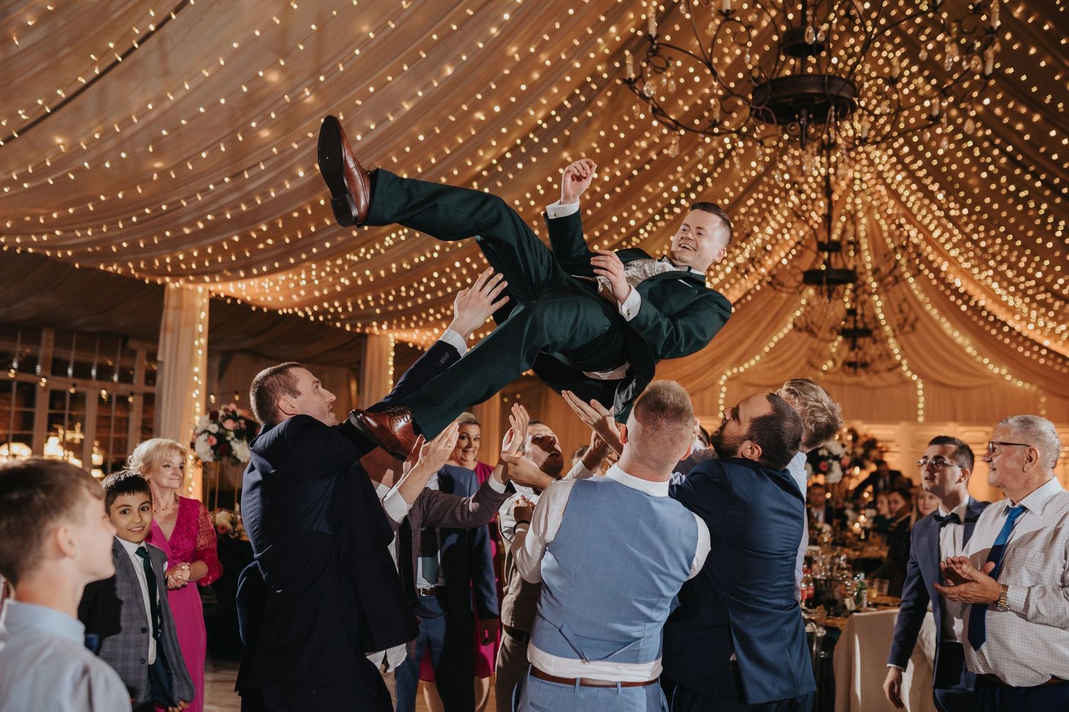 reportaż ślubny i pierwszy taniec pary młodej na weselu. Wojciech Grzegorczyk fotograf ślubny