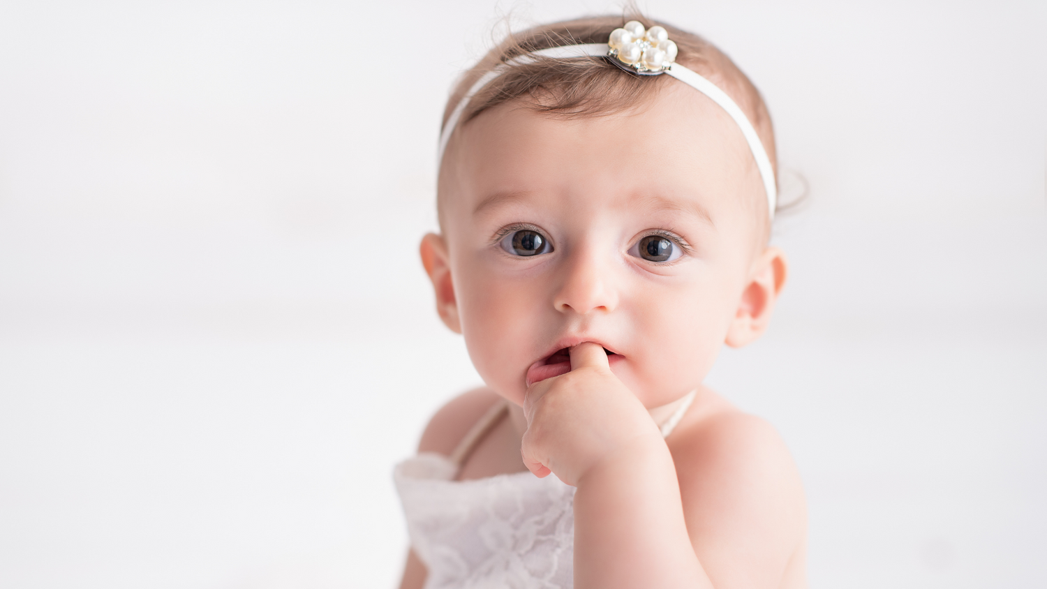 ritratto di bebe a Sanremo in studio