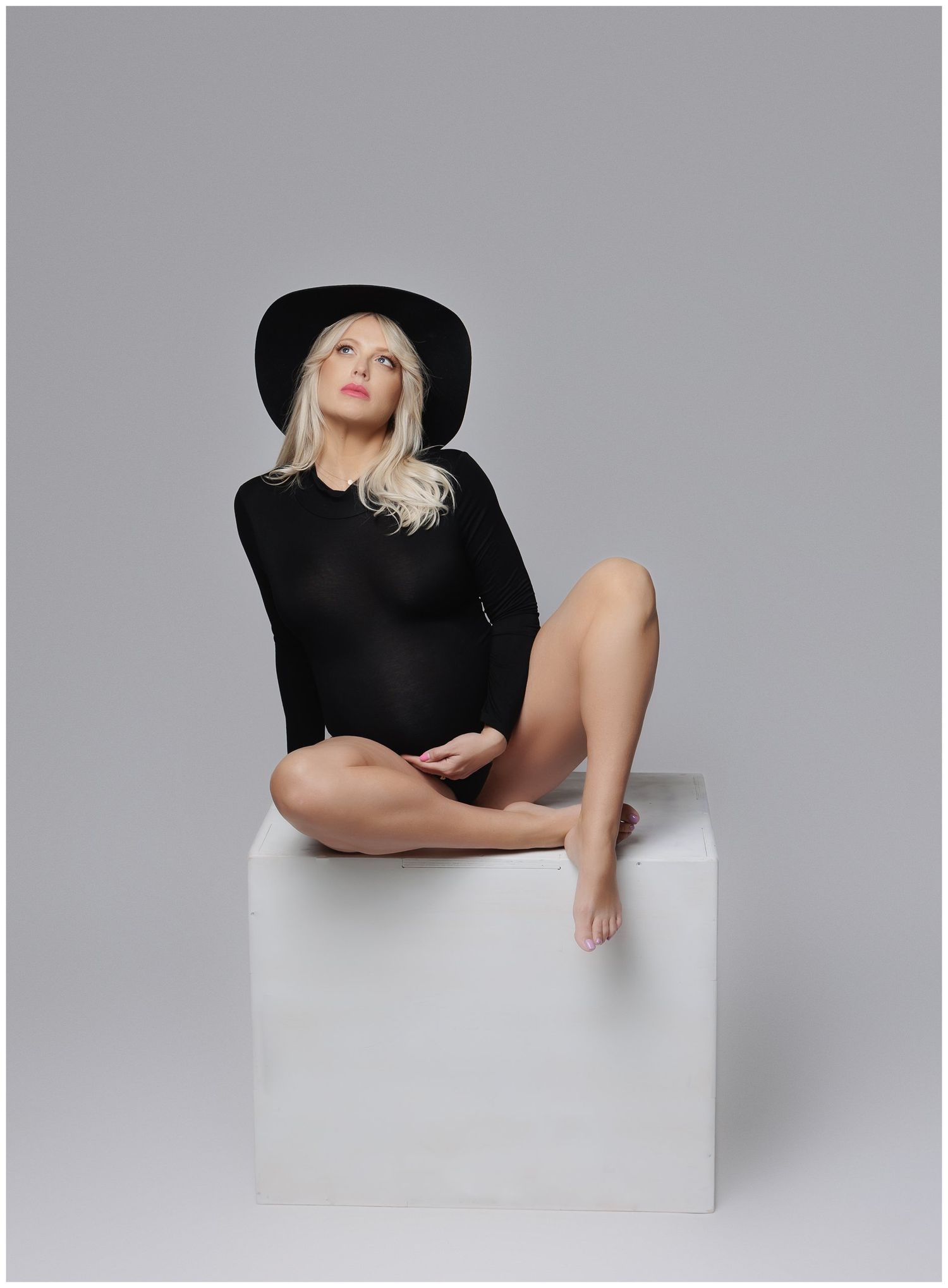 Valerie Kay Photography Austin Maternity Photographer Near You Maternity portrait mom in hat on white box
